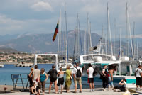 Korsika, Ajjacio. Vietiniai renkasi į uostą pažiūrėti į jachtą iš Lietuvos.