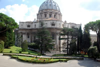 Vatikanas, Šv.Petro Bazilika. Vaizdas nuo Vatikano centrinio pastato (užsara teritorija ne Vatikano valstybės piliečiams.